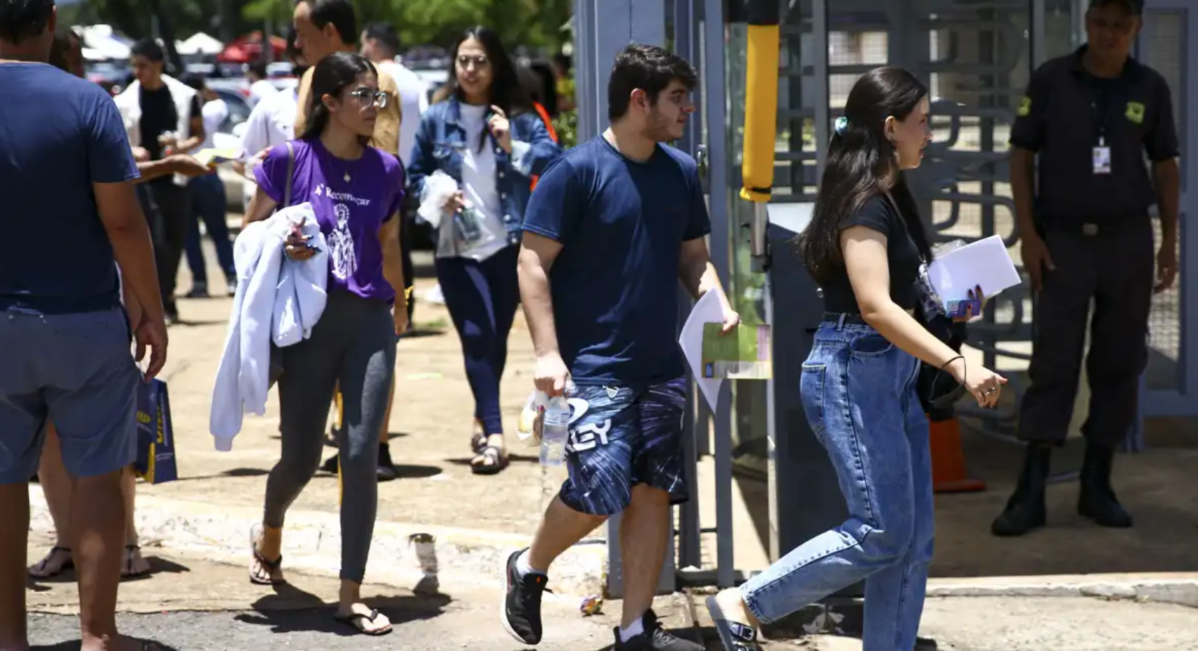 Abstenção do “Enem dos Concursos” foi alta, mas dentro do previsto, diz ministra