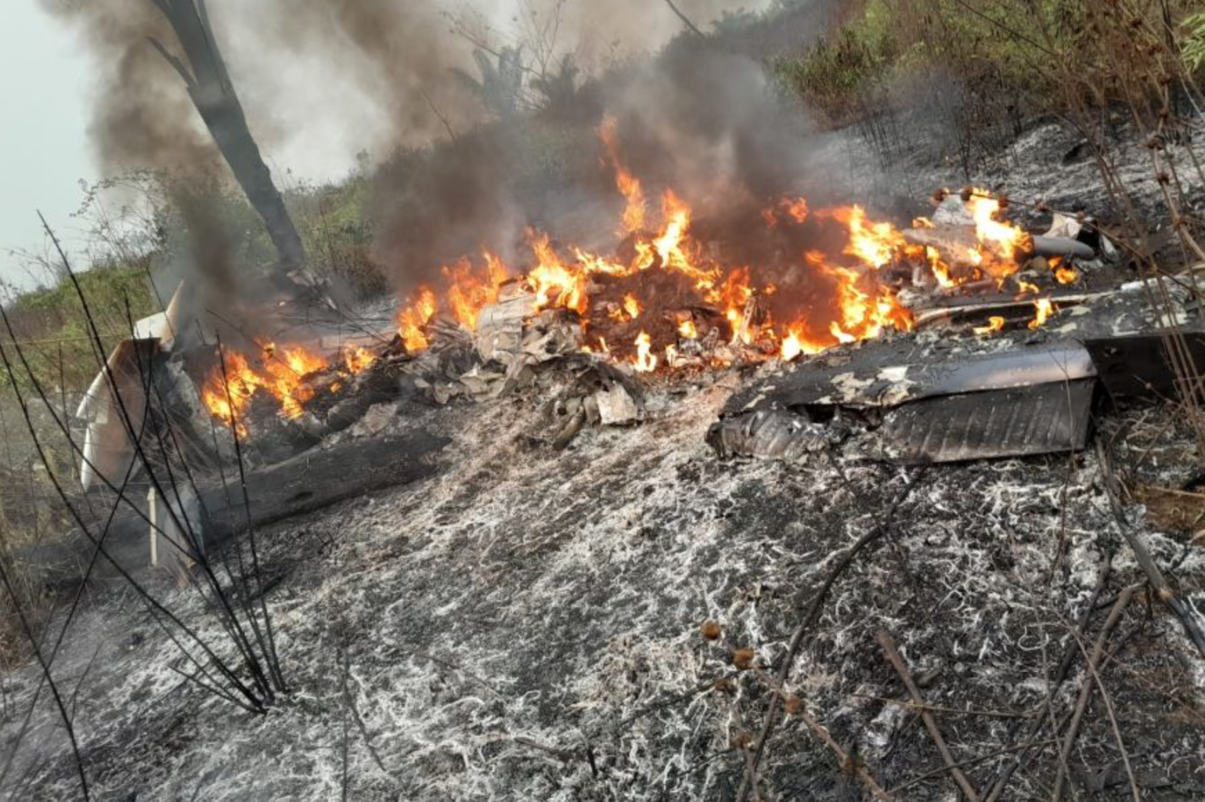 Avião cai no Norte de MT e pega fogo; PM confirma seis mortos