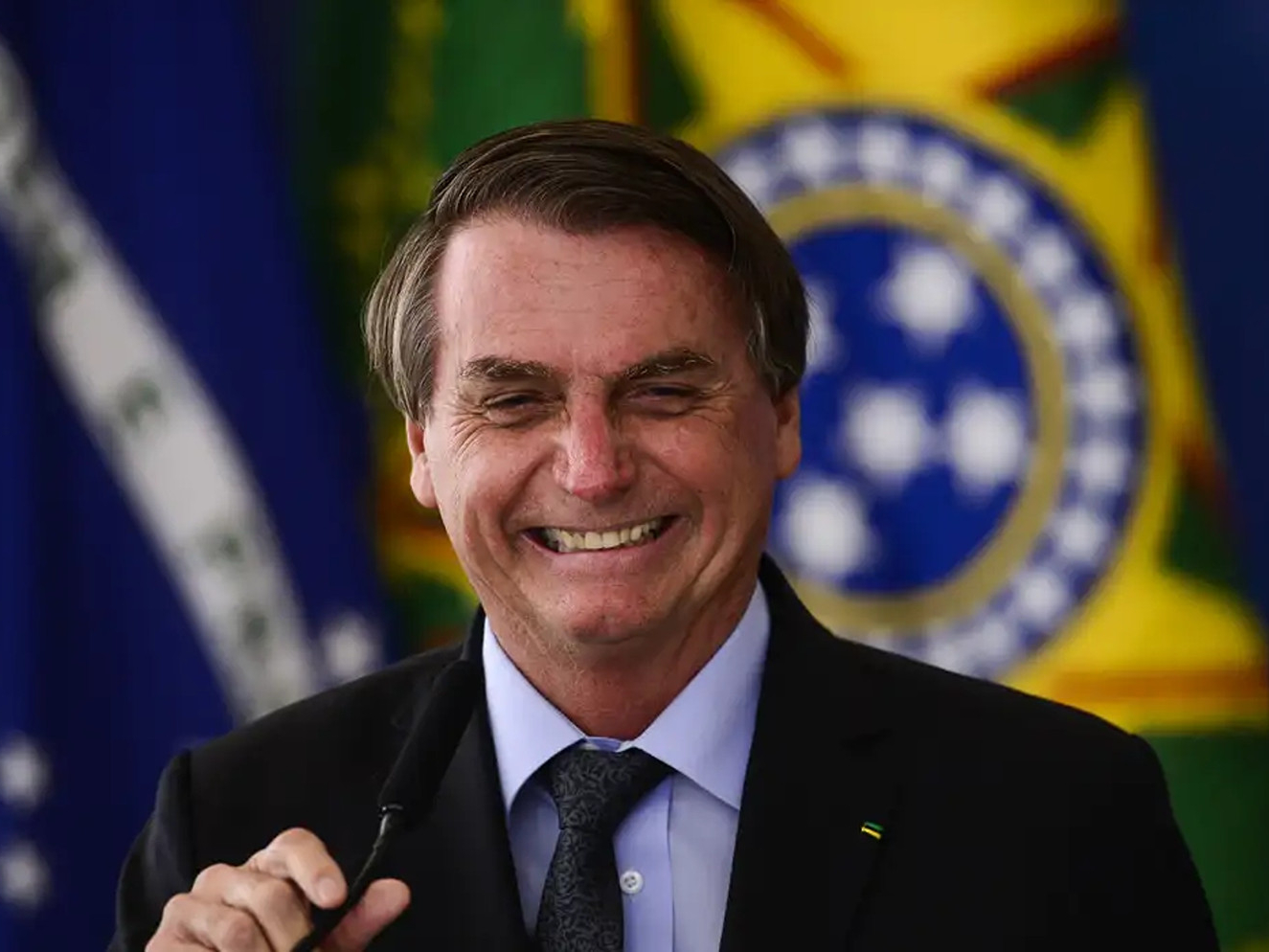 Bolsonaro faz live de 70 anos, contesta acusação no STF e faz leilão de capacete autografado (assista o vídeo)