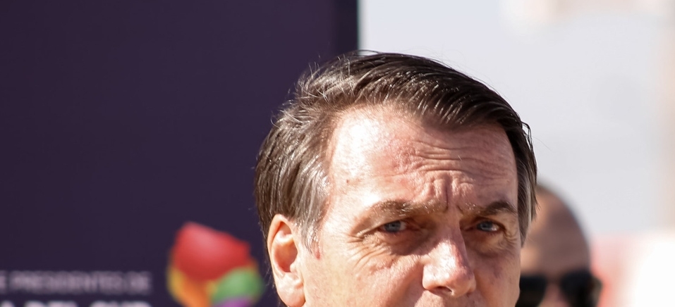 Bolsonaro rompe silêncio e promete agir contra calúnias