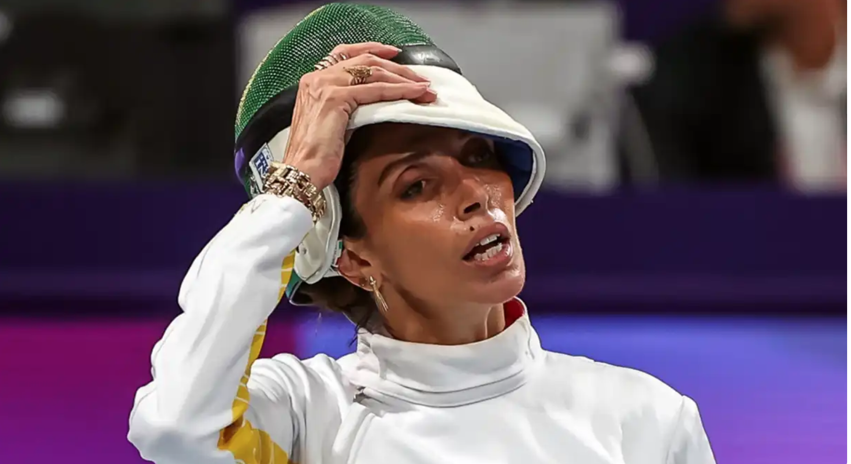 Brasileira passa mal na Olimpíada, é eliminada e revela tumor nas costas