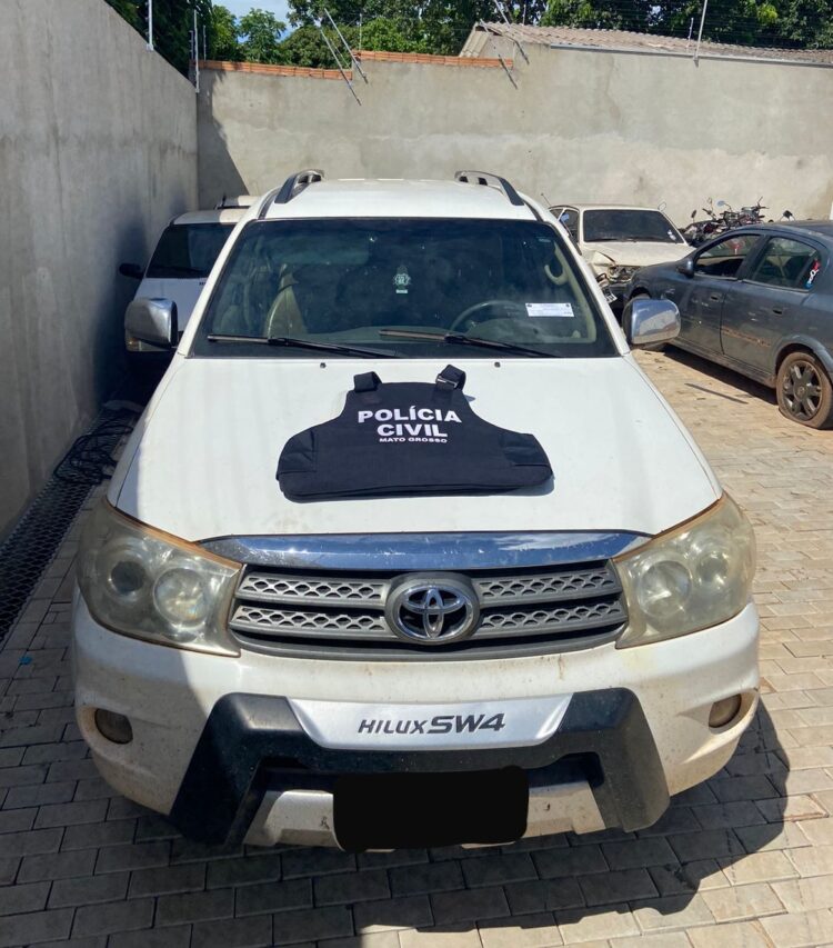Camionete Toyota Hilux SW4 produto de estelionato é apreendida pela polícia