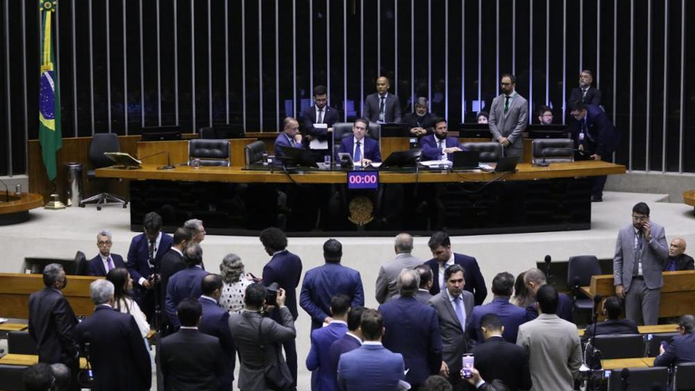 Cassação de deputada, anistia e fraude no INSS: Congresso retoma sessões com pautas polêmicas