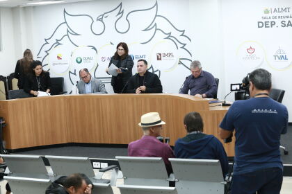 CCJR aprecia 21 matérias e concede dois pedidos de vista