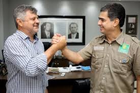 Cheiro de fritura - Vice-prefeito de Cuiabá decide não deixar Secretaria de Obras, mesmo após sugestão do prefeito Emanuel