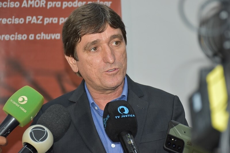 Conselheiro aponta irregularidades e suspende edital de R$ 2,5 milhões em município de MT