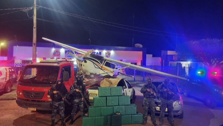 Criminoso morre em confronto com a PM ao tentar carregar avião com cocaína em MT