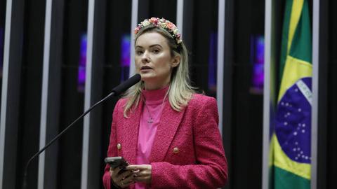 Deputada Júlia Zanatta aciona MPF após ser chamada de 'feia' por Erika Hilton, diz colunista