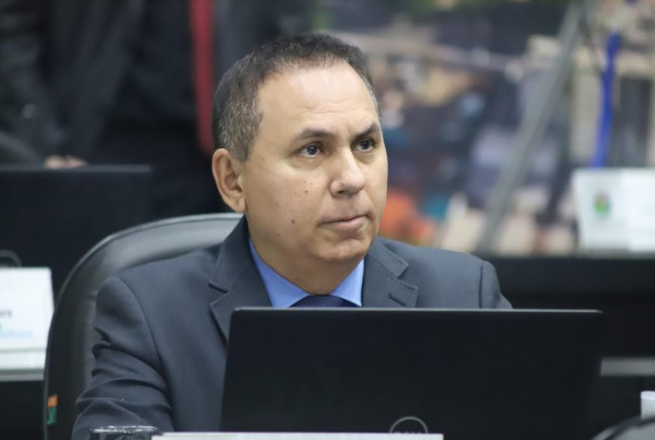 Dilemario da ultimato no Podemos