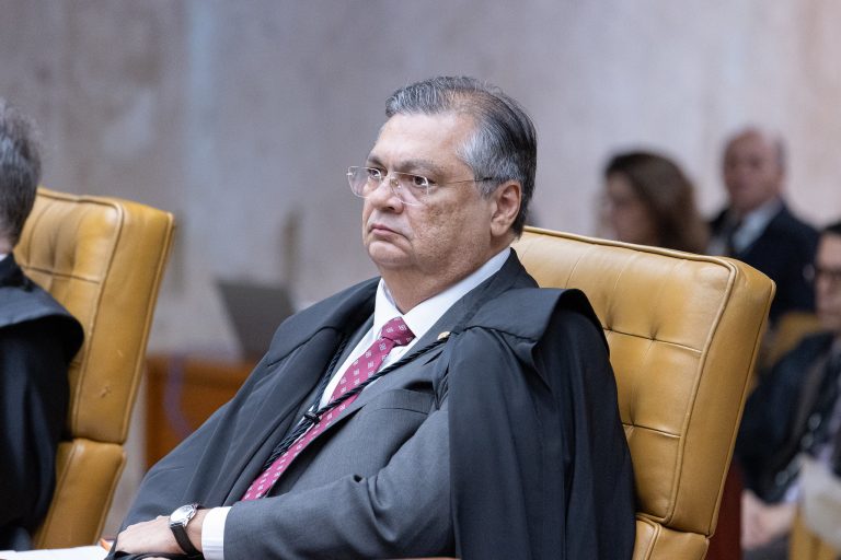 Dino suspende pagamentos de R$ 4,2 bilhões em emendas e manda PF investigar ‘apadrinhamento’