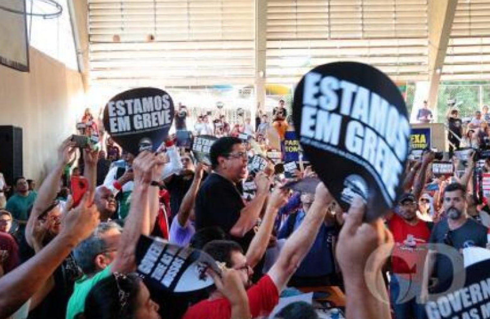 Educadores anunciam possibilidade de greve geral em MT