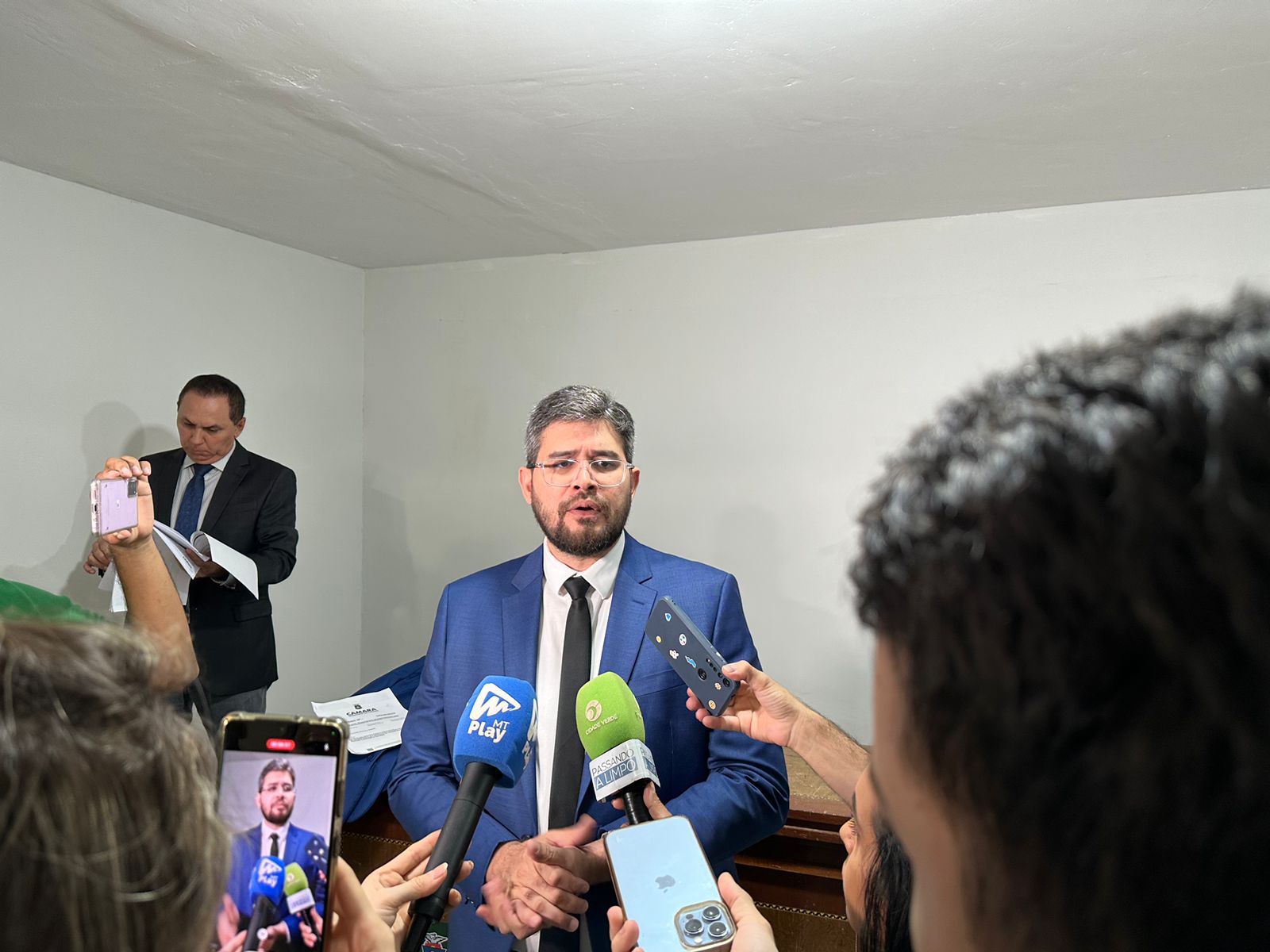 Fellipe Corrêa apresenta processante e quer cassação de Emanuel por “calote” em servidores