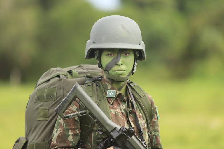 Forças Armadas estudam permitir alistamento de mulheres, mas ainda avaliam quanto vai custar