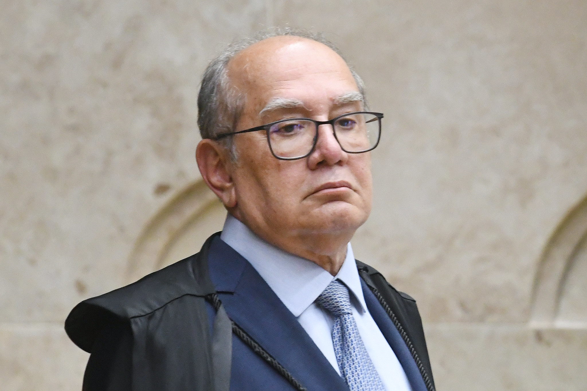 Gilmar Mendes nega habeas corpus com pedido de prisão domiciliar para Bolsonaro