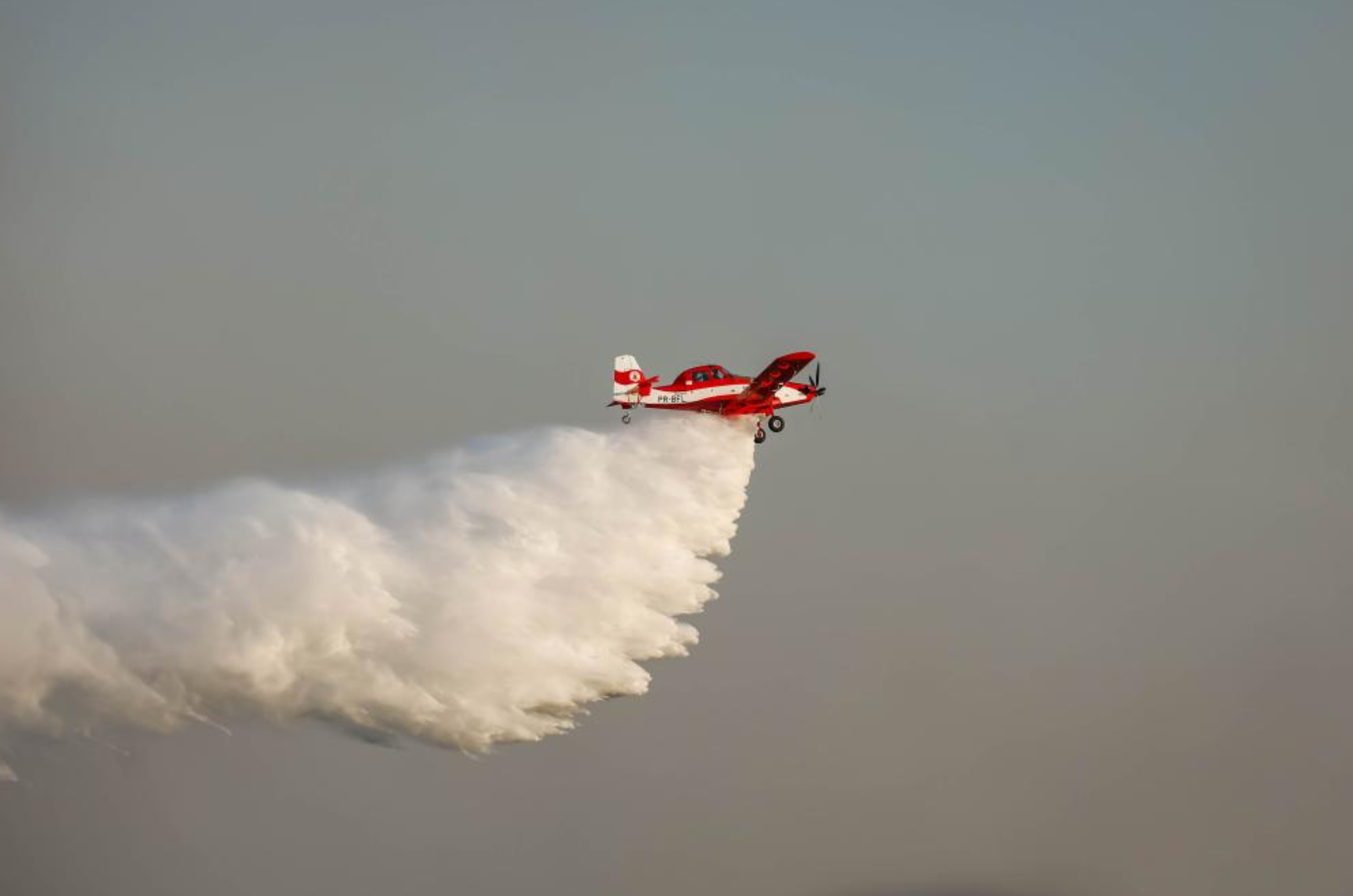 Governo de MT já lançou 3,7 milhões de litros de água com aviões para combater incêndios