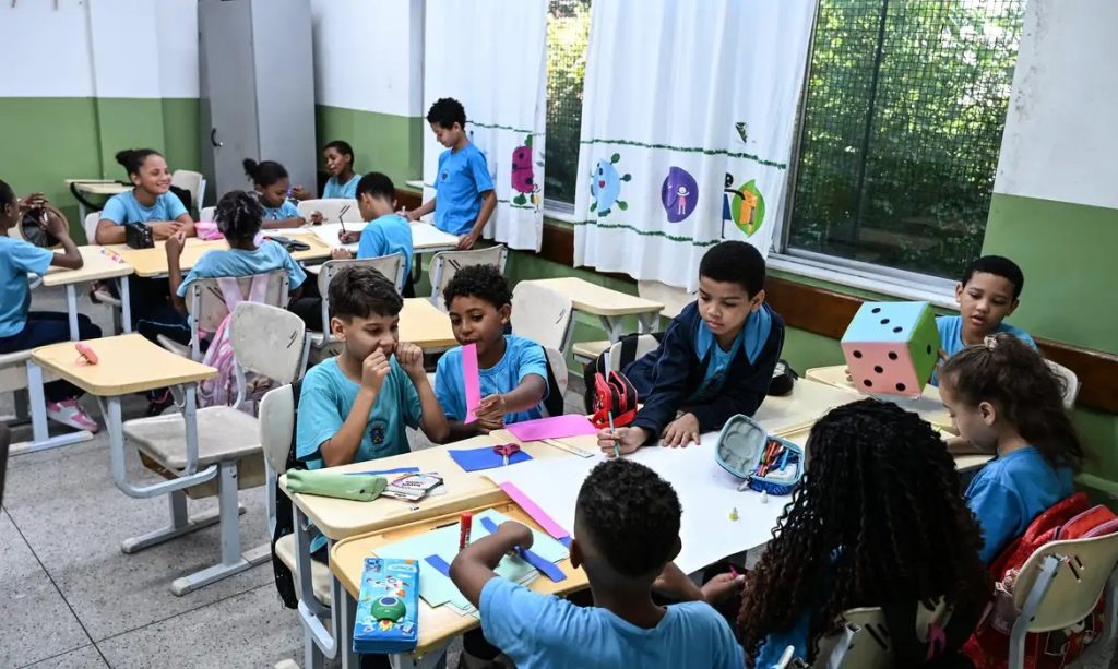 Governo Federal fixa em R$ 5,1 mil novo piso nacional do magistério
