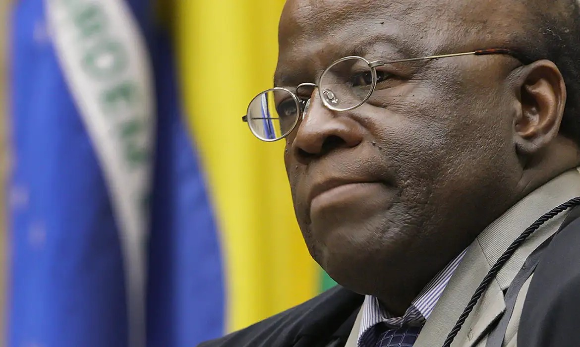 Joaquim Barbosa diz que Lula é ‘omisso’ e ‘conservador à la carte’ e que País está ‘acéfalo’