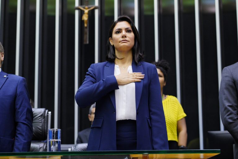 Justiça de SP impede homenagem para Michelle Bolsonaro no Theatro Municipal