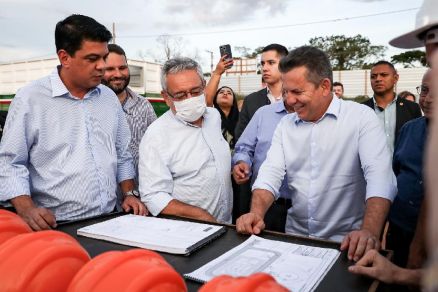 Mauro e Kalil vistoriam obras de ETA e governador diz: "Vai ser o ponto final do problema da falta de água"
