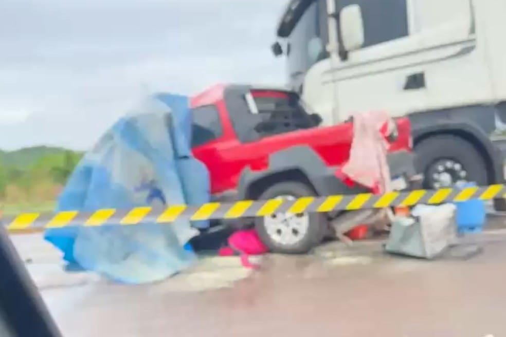 Colisão frontal entre utilitário e carreta causa duas mortes na BR-364 em Mato Grosso