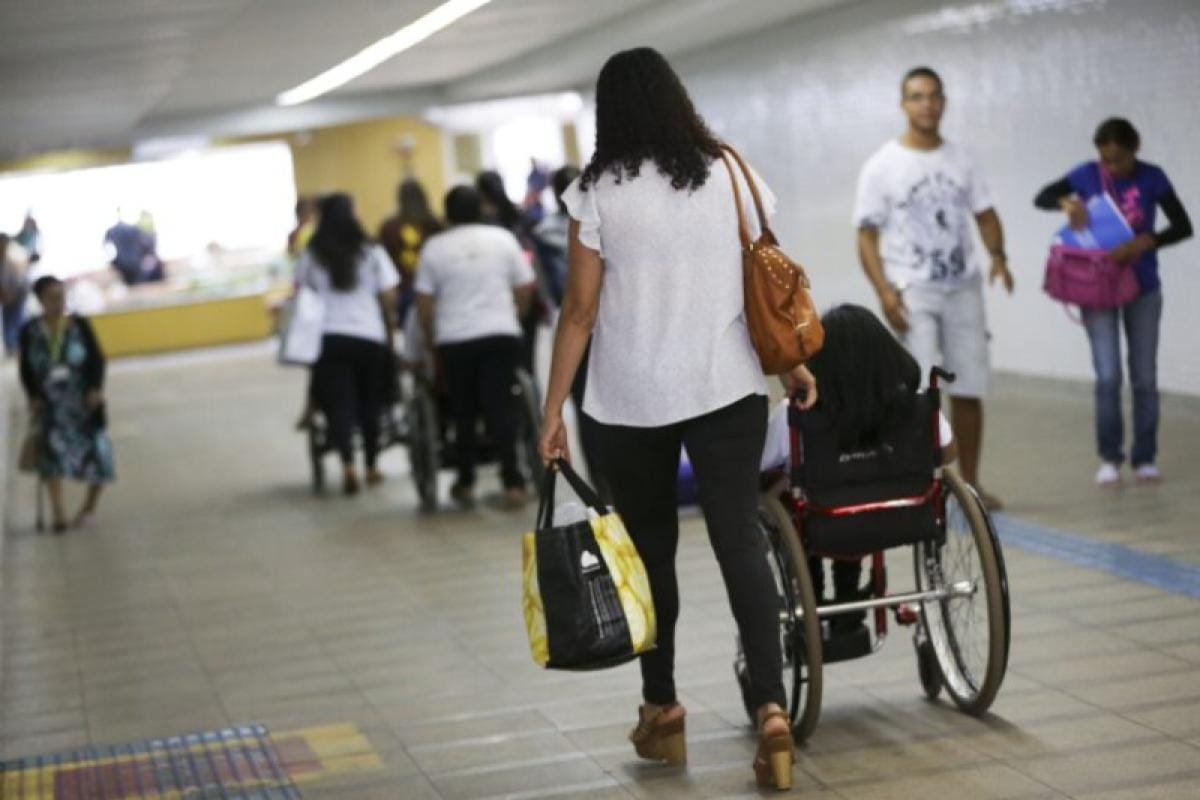 Direito à Educação Inclusiva: Famílias podem exigir profissionais especializados para alunos com deficiência