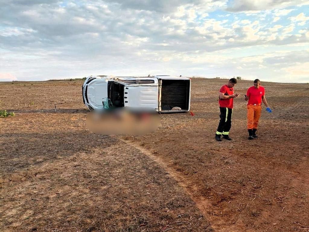 Mulher com traumatismo craniano grave é resgatada após capotagem de caminhonete em Mato Grosso