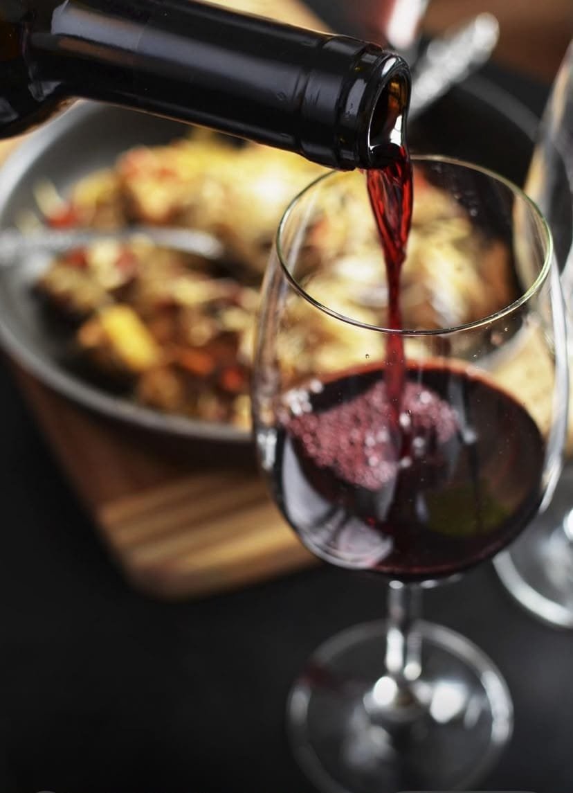 Comper apresenta Feira de Vinhos em Cuiabá com degustação de rótulos nacionais e importados
