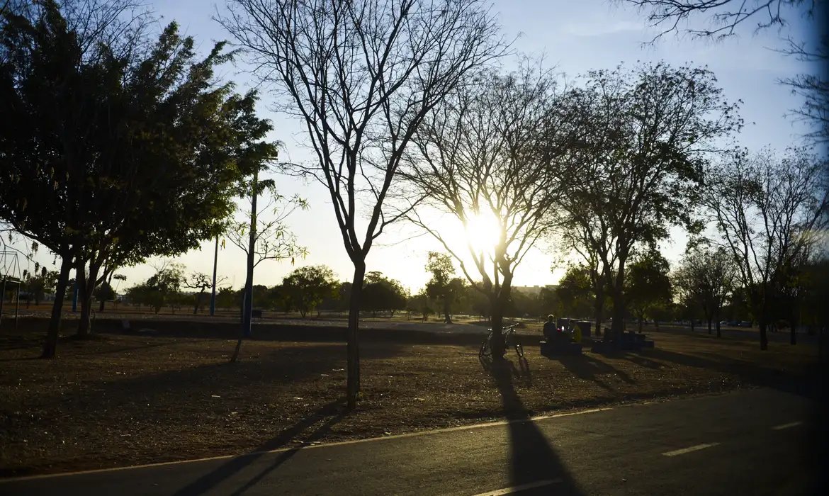 Mato Grosso em alerta laranja: previsão de 38°C e umidade do ar crítica na Centro-Oeste