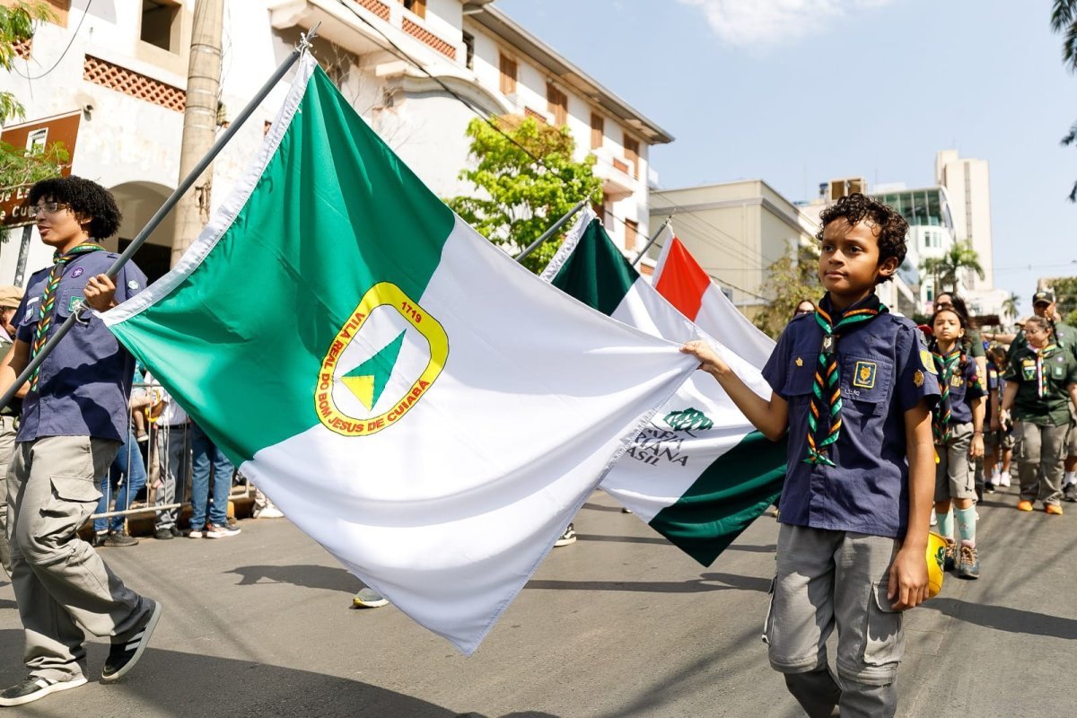 Cuiabá realiza desfile noturno para celebrar 204 anos de Independência do Brasil