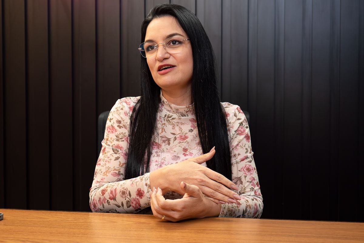 Samantha Iris acusa oposição de usar corte de árvores como instrumento político contra Abilio