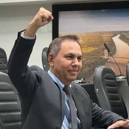 Dilemário Alencar retoma candidatura à presidência da Câmara após Tribunal bloquear alterações regimental
