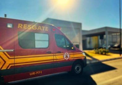 Jovem sofre queda em quadra de escola militar em Cáceres e é atendido pelo Corpo de Bombeiros