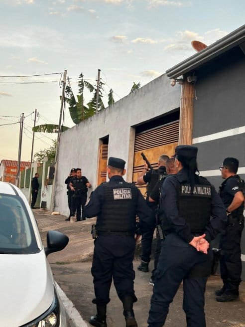 Filho de PM é detido em Cuiabá por série de roubos a mão armada com uniforme falsificado