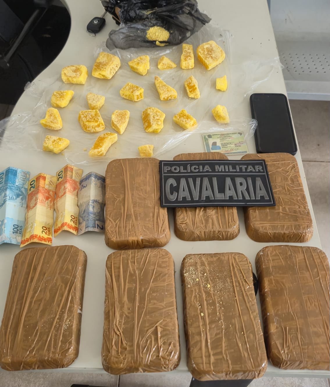 PM prende traficante com 7 tabletes de pasta base em Chapada dos Guimarães