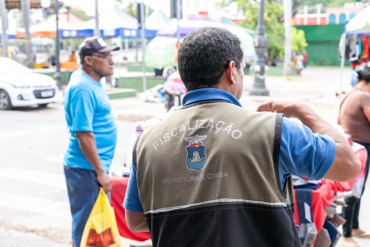 Prefeitura de Cuiabá intensifica operação de ordenamento: ambulantes recebem orientações e trailers irregulares são interditados