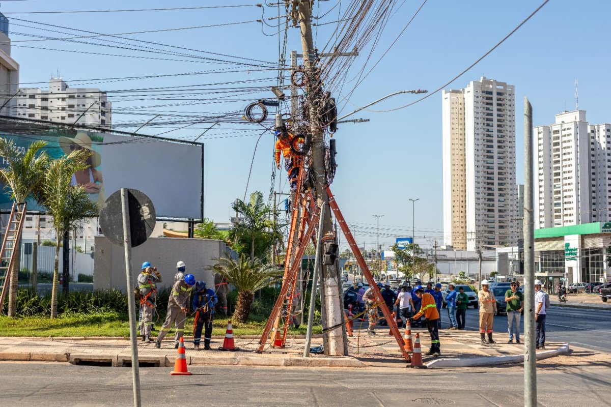 Operação Telefone Sem Fio recolhe mais de 700 quilos de cabos irregulares em Cuiabá