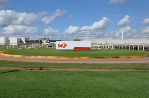 BRF acerta acordo trabalhista que beneficia 10 mil funcionários em Lucas do Rio Verde