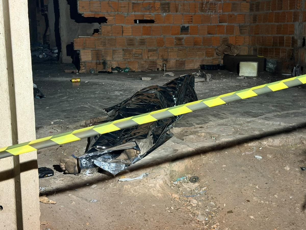 Homem morre ao cair do terceiro andar de prédio abandonado em Cuiabá