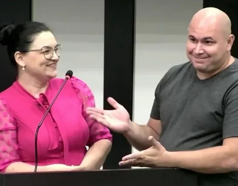 Prefeito de Cuiabá justifica licença para campanha da esposa com promessa de emendas parlamentares