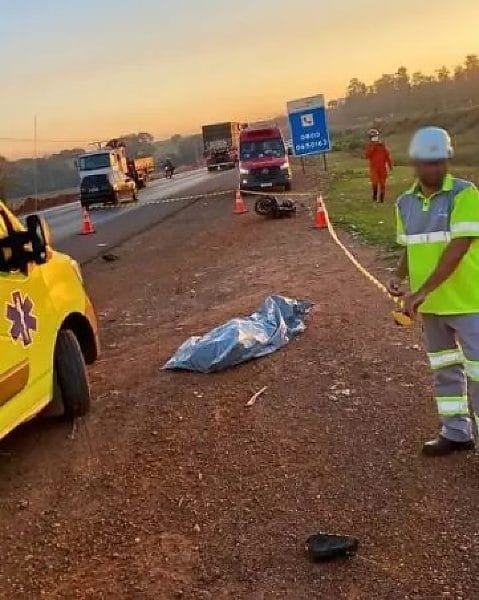 Motociclista morre em colisão com caminhonete na BR-163 em Mato Grosso; filho fica ferido