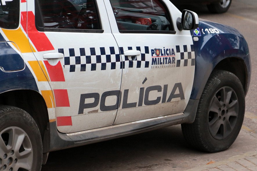 Homem morre em confronto com PM após agredir esposa e cunhada com enxada em Mato Grosso