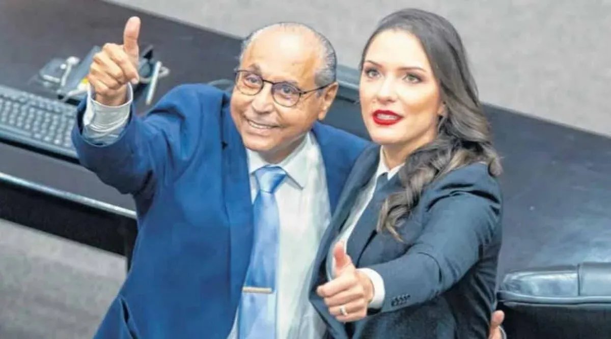 Júlio Campos rompe com União Brasil e declara apoio exclusivo a Janaína Riva para o Senado