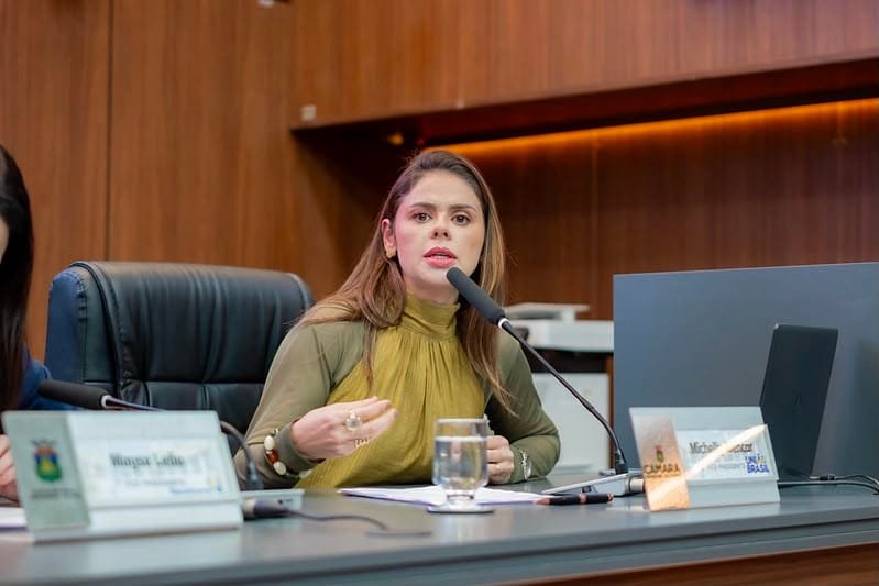 Michelly critica ausência de vereadores em sessão que rejeitou LDO por falta de quórum