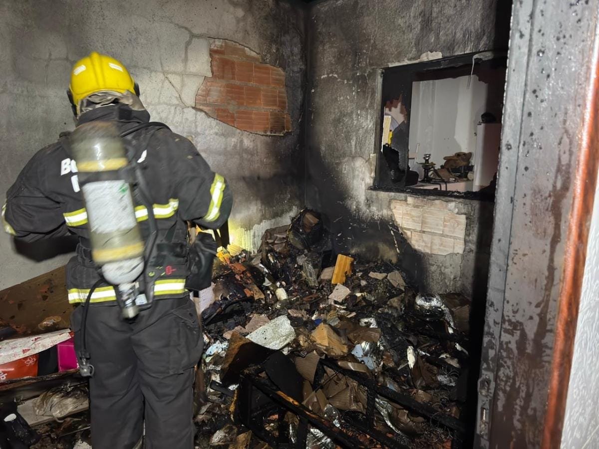 Homem acusado de incêndio criminoso após ameaçar ex-companheira em Cuiabá