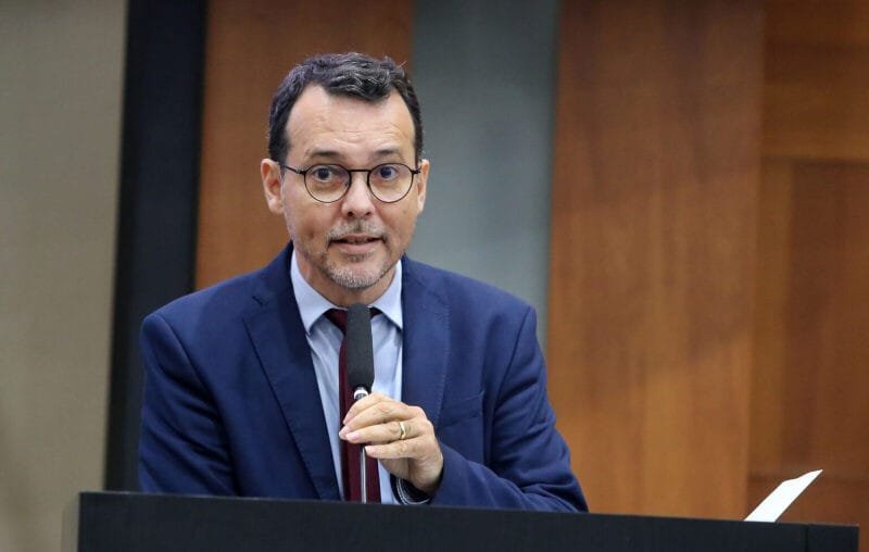 Deputado Lúdio Cabral acionará Justiça contra atrasos do BRT e compara Pivetta com prefeito Abílio