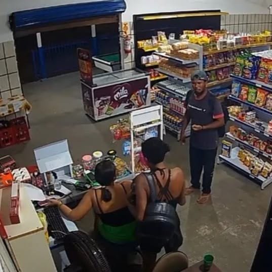 Mulher é fatalmente esfaqueada durante discussão em mercado de Várzea Grande; homem é capturado