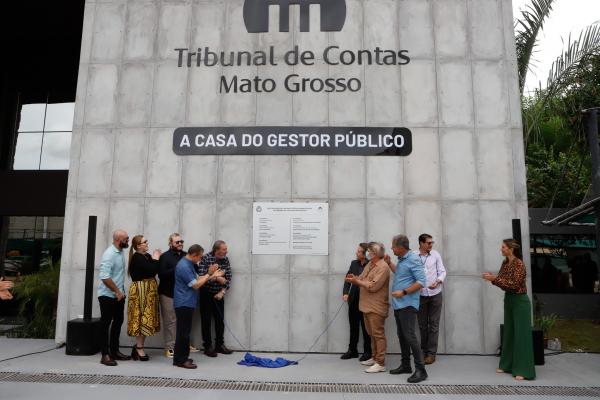 Novelli entrega completa revitalização da fachada do prédio administrativo do Tribunal de Contas e MPC