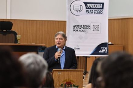 Oficina qualifica Legislativos municipais sobre Ouvidoria para Todos