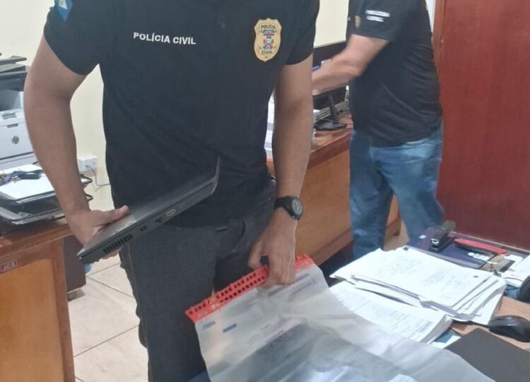 Operação da PC desarticula esquema de desvio de verbas de Prefeitura e prende quatro servidores