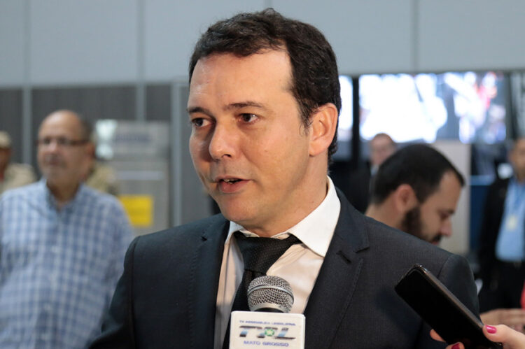 Para evitar desgastes com conservadores, Lúdio quer evitar o vermelhão do PT